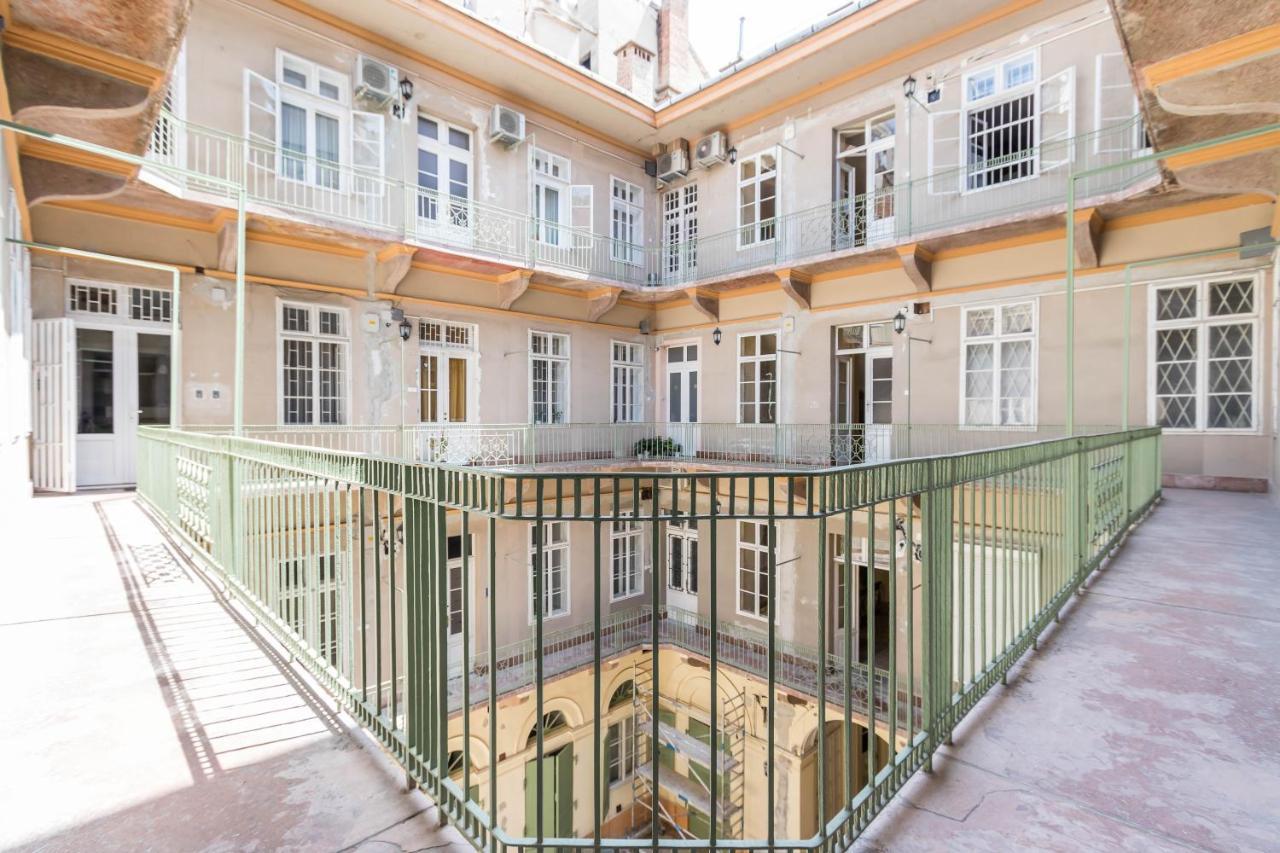 Adele'S Apartment Close To Danube And Fashion Street Budapest Eksteriør billede